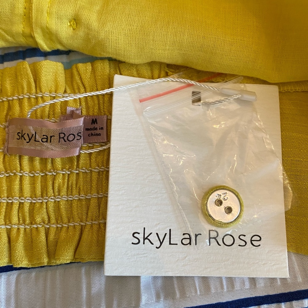 Juniors NWT yellow Skylar Rose crop top with ruffle hem & open tie back Med - Picture 7 of 10